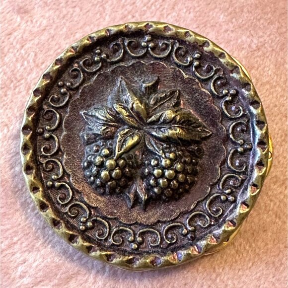 Vintage Victorian Style Plum Plastic Brooch With Grape Design & Filigree - Picture 2 of 7